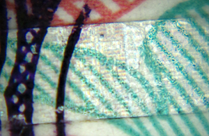 一佰元的隐性荧光纤维丝(X-Loupe G20搭配UV镜头拍摄